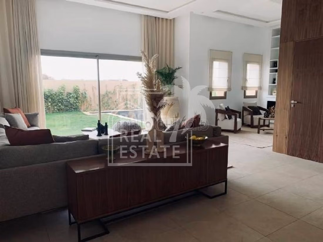 Suntuosa casa en venta en Route Amizmiz. 3 hermosas habitaciones. Espacios verdes, plazas de estacionamiento