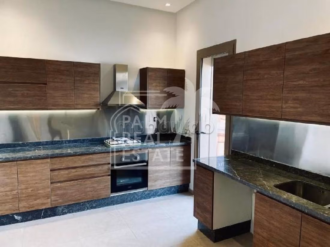 Suntuosa casa en venta en Route Amizmiz. 3 hermosas habitaciones. Espacios verdes, plazas de estacionamiento