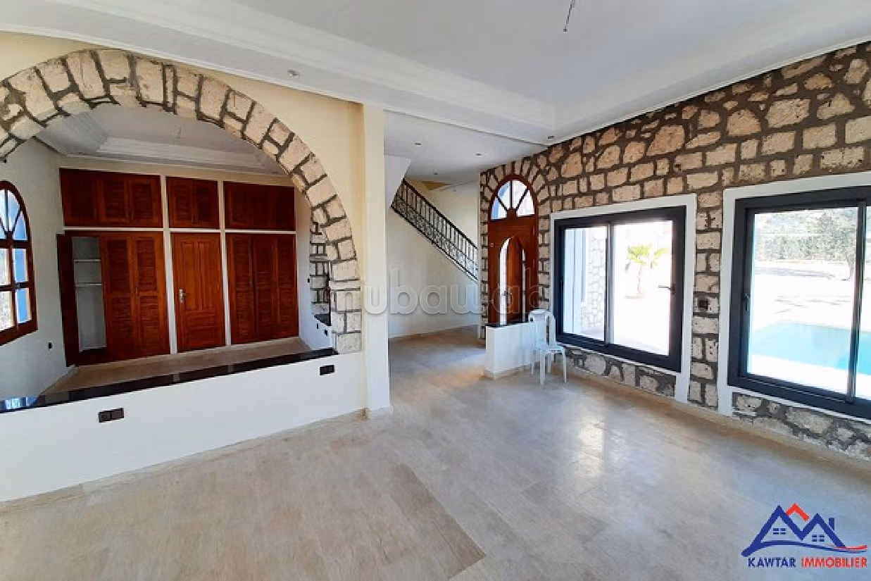 منزل فخم للبيع ب ادا وكرد. 4 غرف جميلة. موقف للسيارات وحديقة