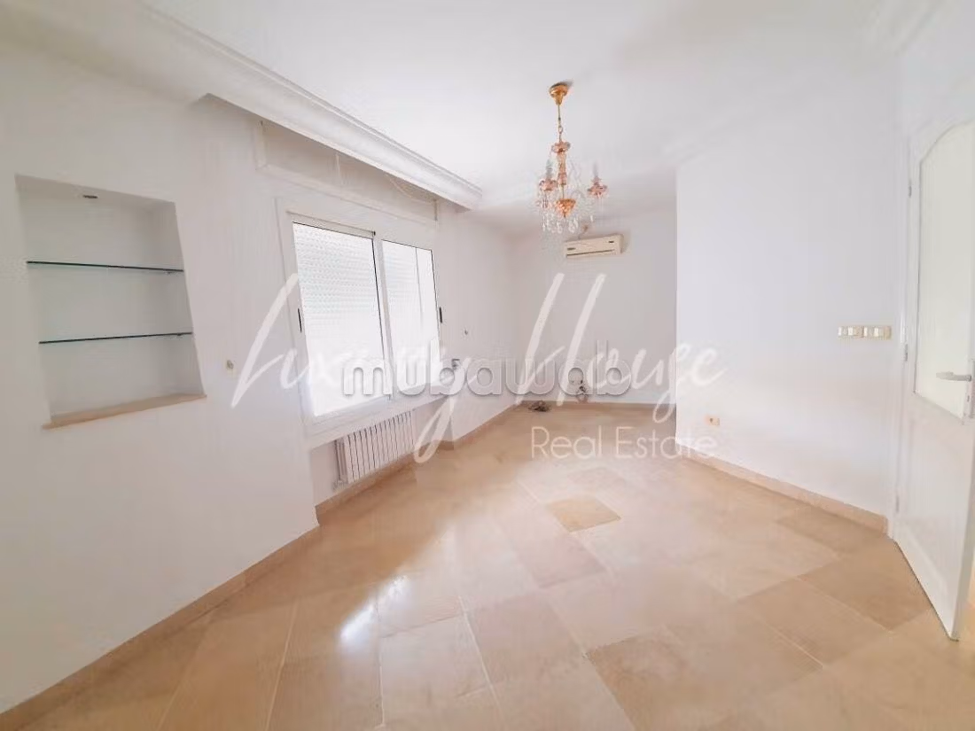 Property for rent in La Marsa. 5 comfortable rooms. Boiler