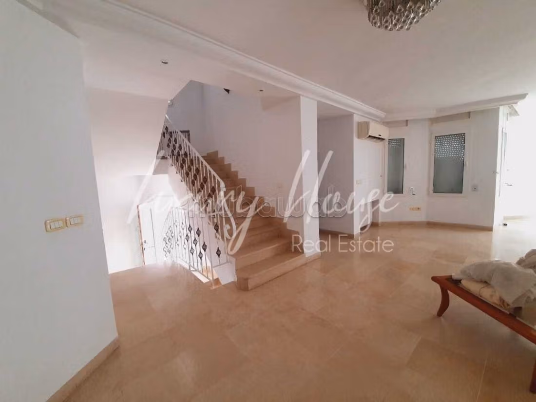 Property for rent in La Marsa. 5 comfortable rooms. Boiler