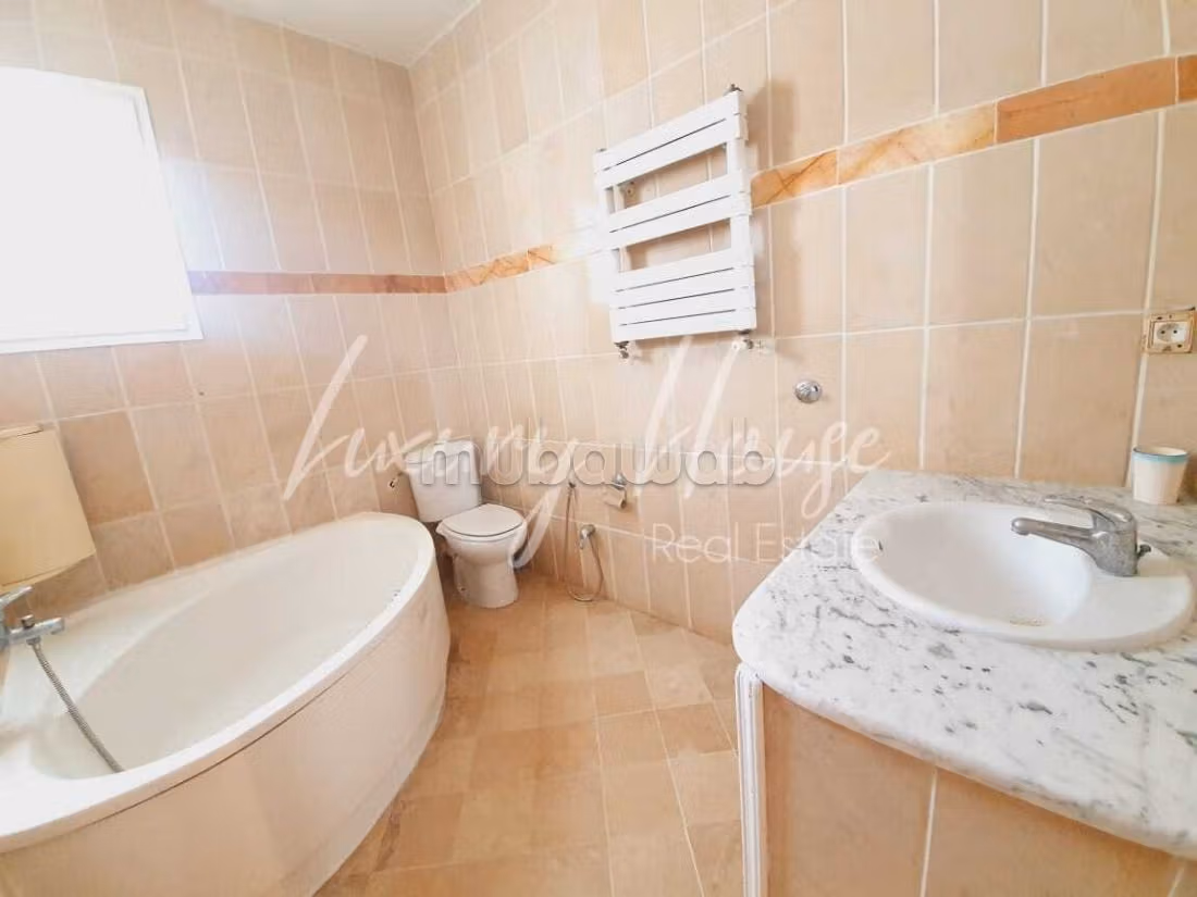 Property for rent in La Marsa. 5 comfortable rooms. Boiler