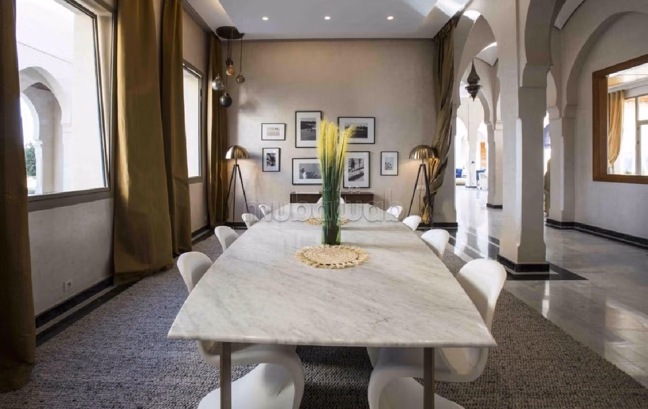 Suntuosa casa en venta en Route de Fez. Área total 10000 m². Piscina y chimenea