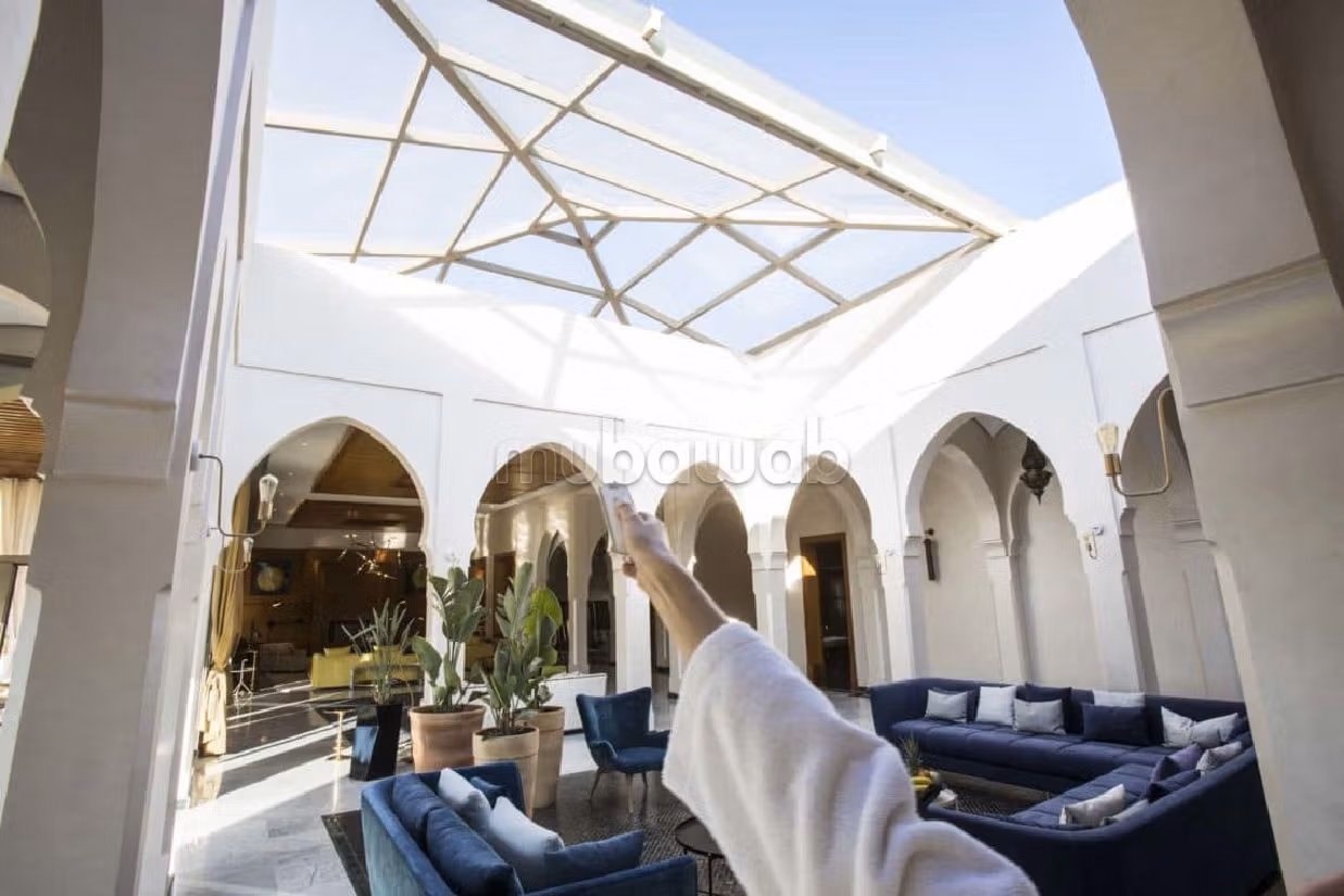 Suntuosa casa en venta en Route de Fez. Área total 10000 m². Piscina y chimenea