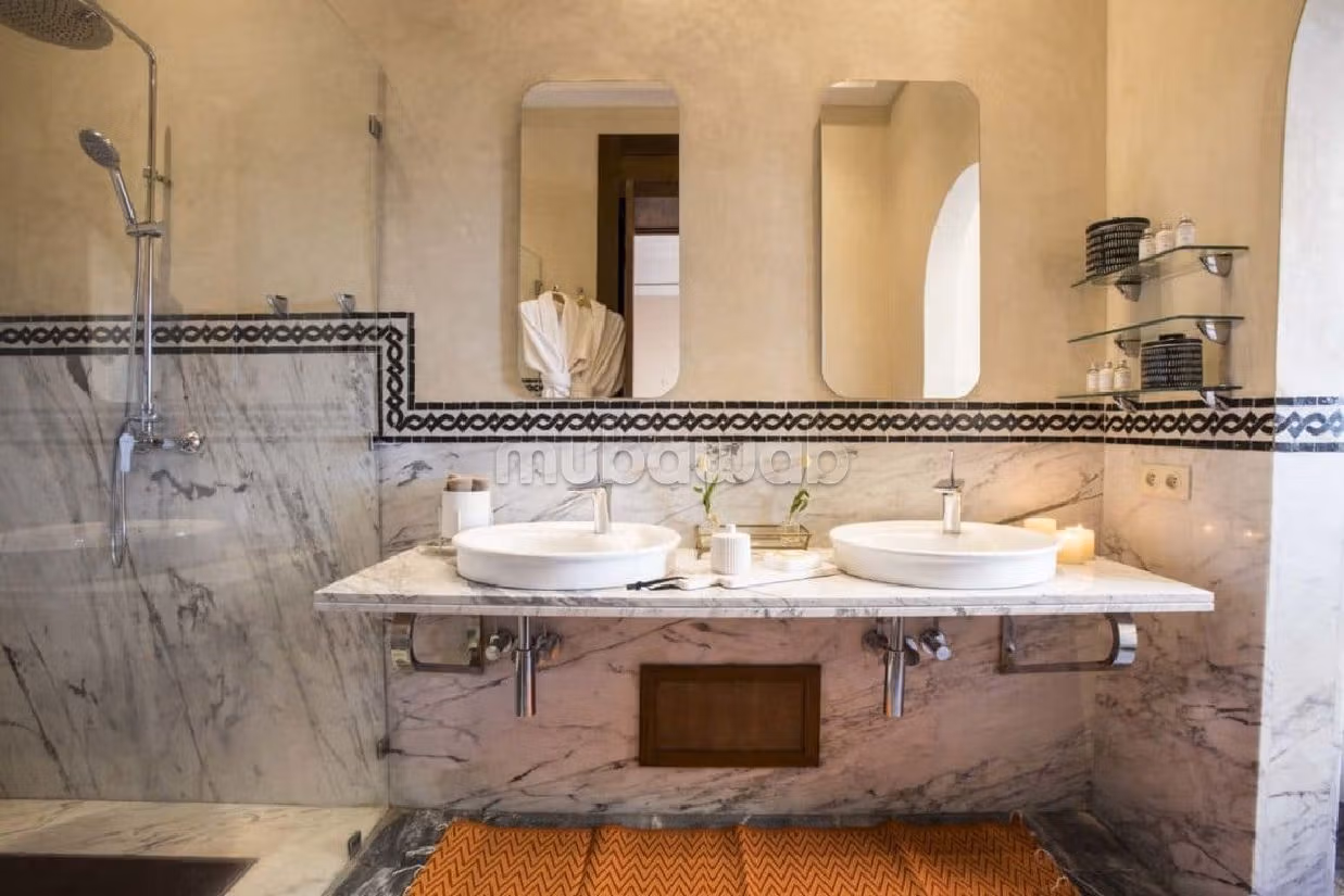 Suntuosa casa en venta en Route de Fez. Área total 10000 m². Piscina y chimenea