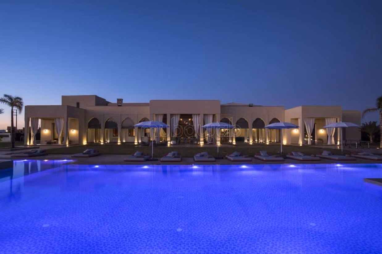 Suntuosa casa en venta en Route de Fez. Área total 10000 m². Piscina y chimenea