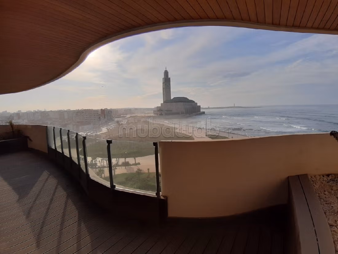 شقة للكراء ب الميناء. 3 غرف. مع مصعد وشرفة