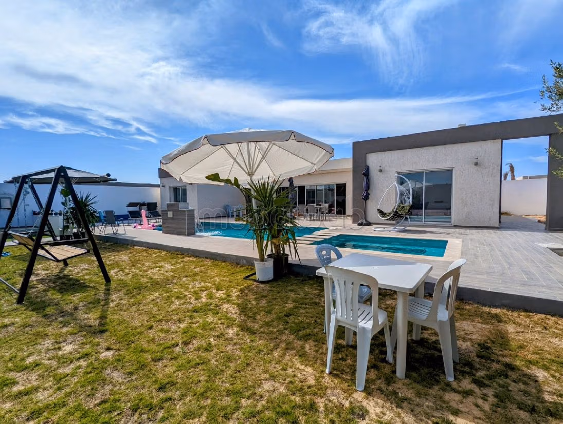 Casa di lusso in vendita a Djerba. 4 belle camere da letto. Porta blindata, servizio di sicurezza. 