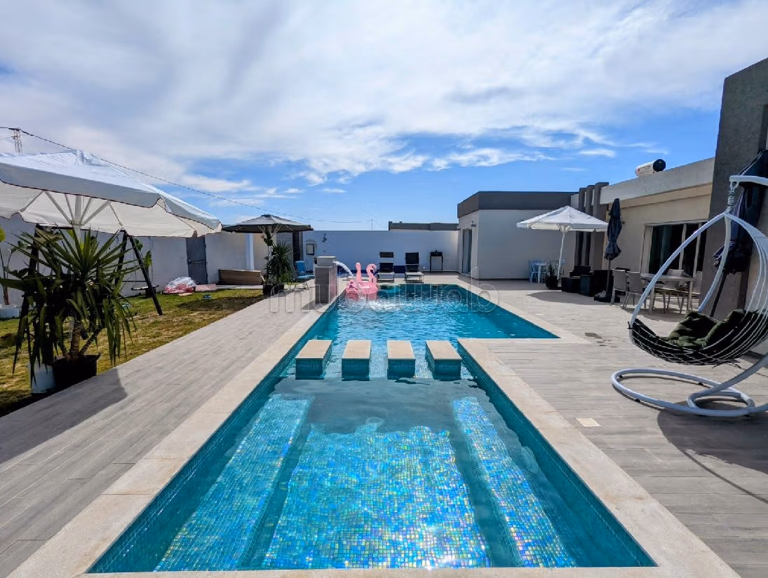 Casa di lusso in vendita a Djerba. 4 belle camere da letto. Porta blindata, servizio di sicurezza. 