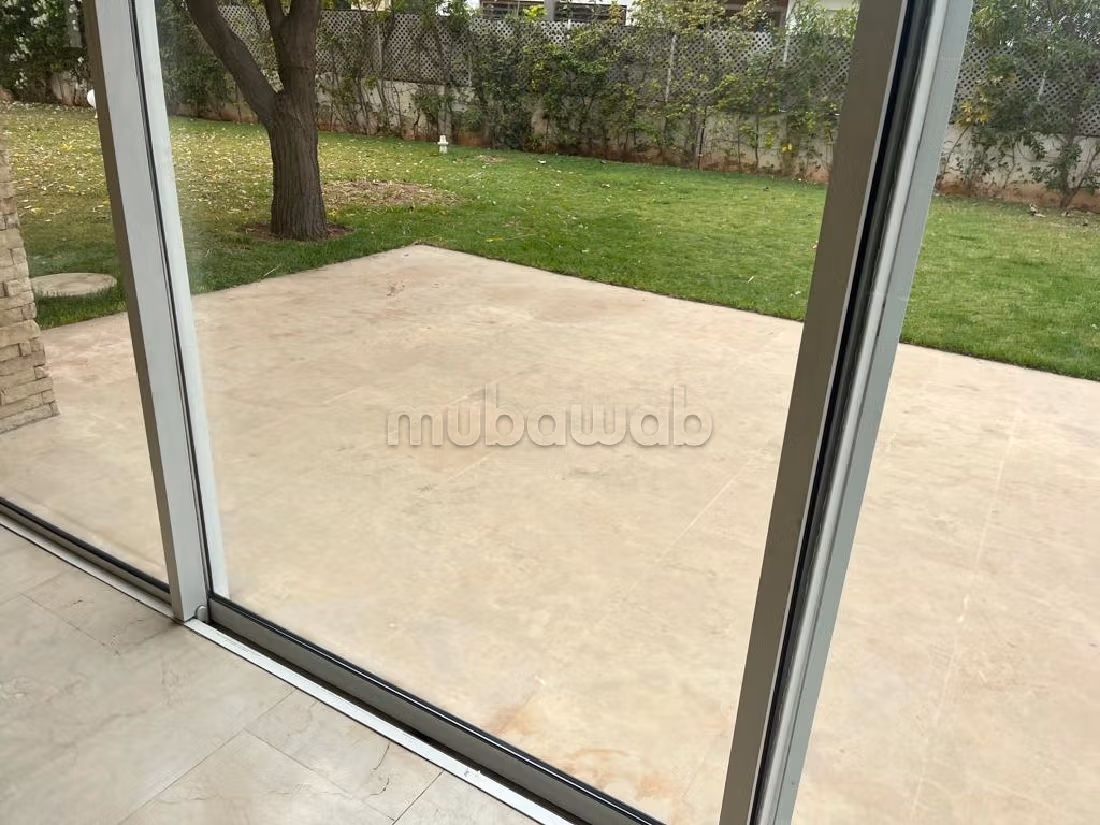 Luxury villa for rent. 4 rooms. Thermal insulation and soundproofing, Air conditioning installation.