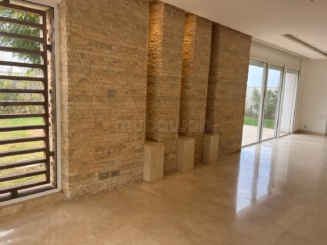 Luxury villa for rent. 4 rooms. Thermal insulation and soundproofing, Air conditioning installation.