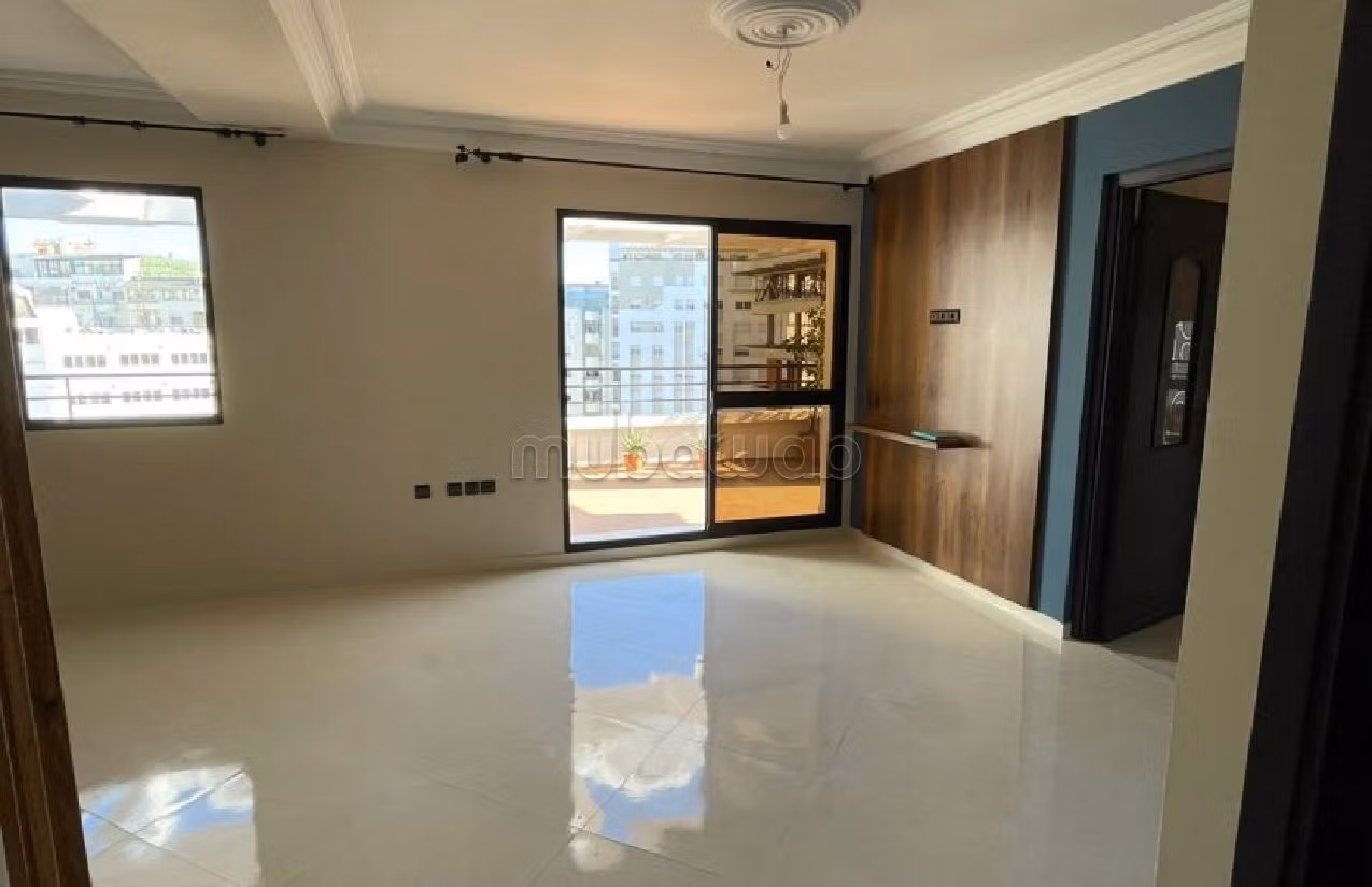 Piso en alquiler en Centre. 3 hermosas habitaciones. Mobiliario nuevo