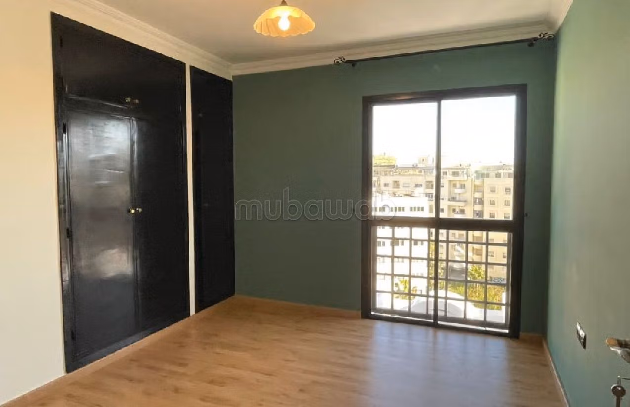 Piso en alquiler en Centre. 3 hermosas habitaciones. Mobiliario nuevo