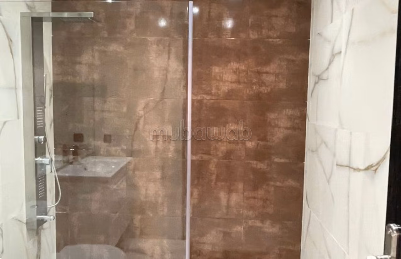 Piso en alquiler en Centre. 3 hermosas habitaciones. Mobiliario nuevo