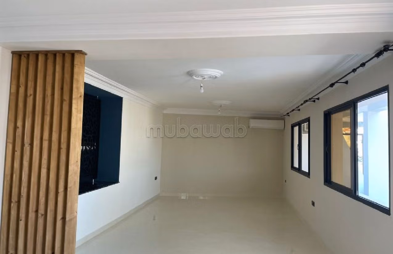 Piso en alquiler en Centre. 3 hermosas habitaciones. Mobiliario nuevo