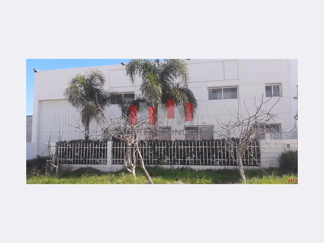 Oficinas y locales comerciales en alquiler en Zone Industrielle. Gran superficie 12000 m². 