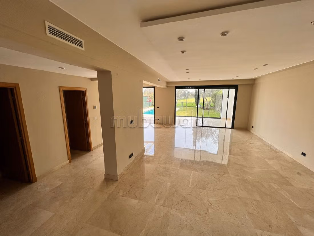 Villa's en luxe woningen om te huren. 7 Ruimtes. Garage en terras. 