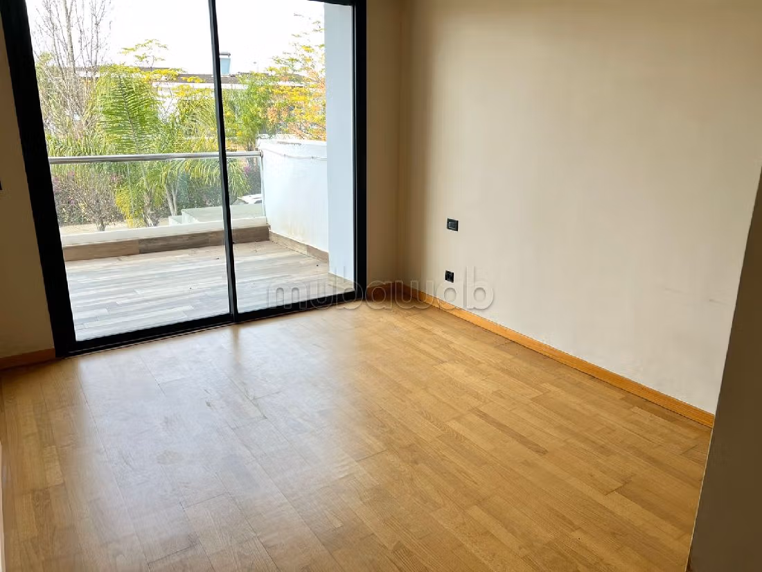 Villa's en luxe woningen om te huren. 7 Ruimtes. Garage en terras. 