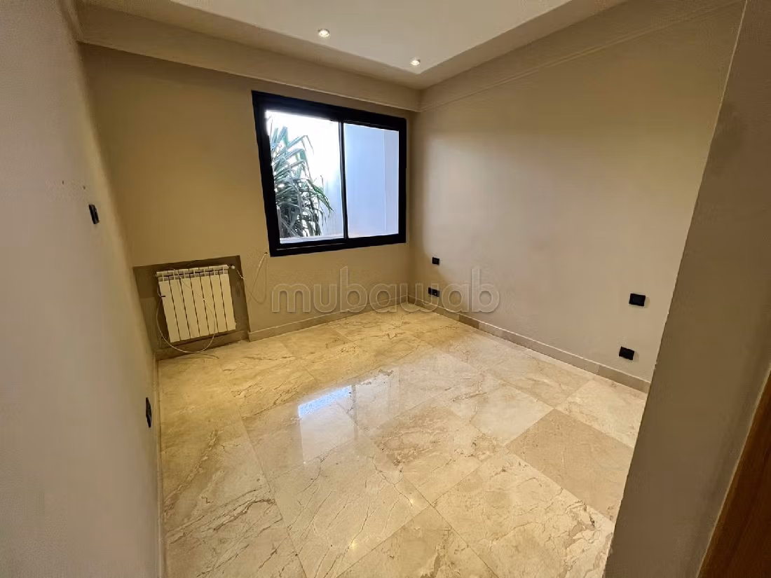 Villa's en luxe woningen om te huren. 7 Ruimtes. Garage en terras. 