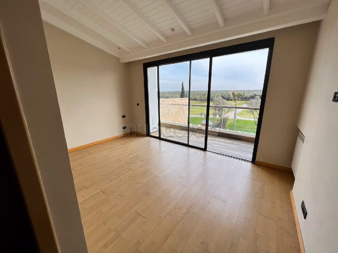 Villa's en luxe woningen om te huren. 7 Ruimtes. Garage en terras. 