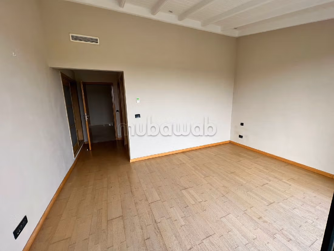 Villa's en luxe woningen om te huren. 7 Ruimtes. Garage en terras. 