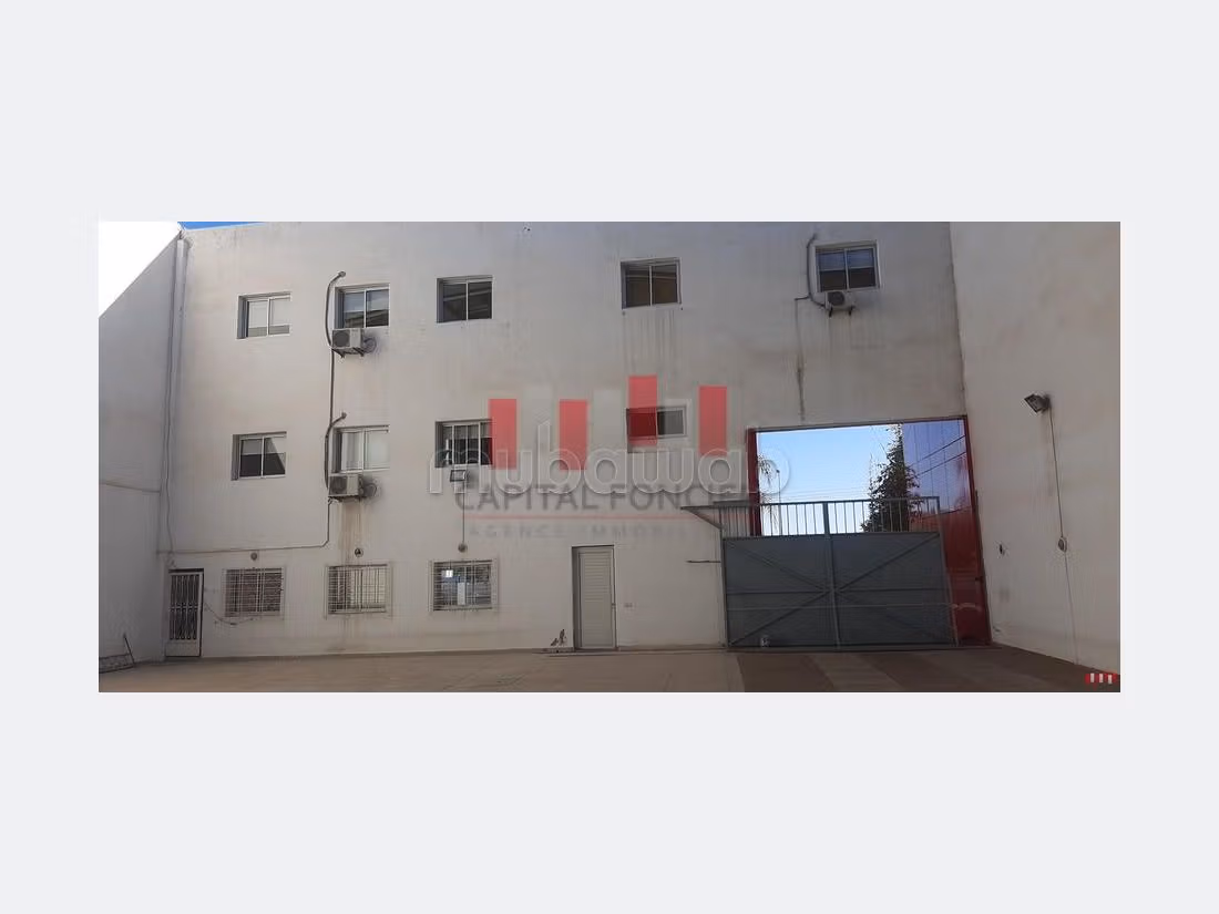 Oficinas y locales comerciales en alquiler en Zone Industrielle. Pequeña superficie 800 m². 