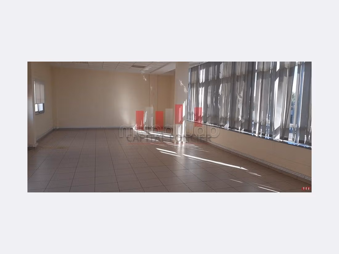 Oficinas y locales comerciales en alquiler en Zone Industrielle. Pequeña superficie 800 m². 