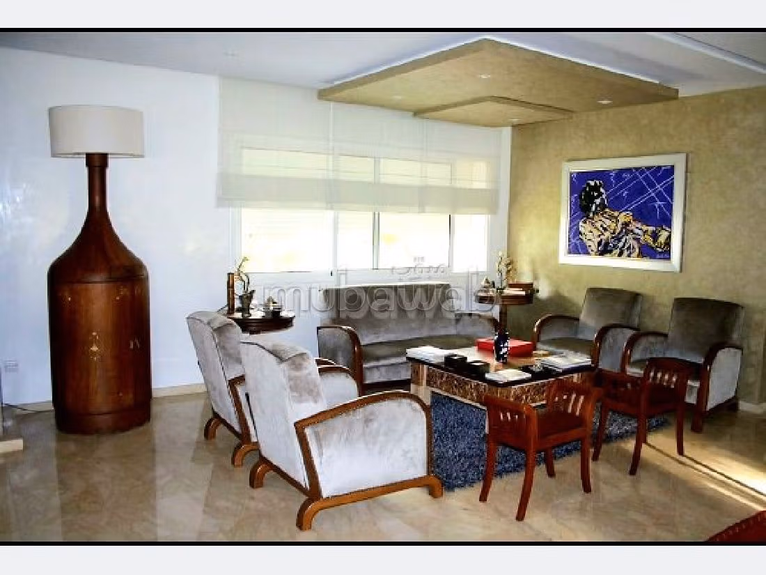 منزل فخم للبيع ببوسكورة. 5 غرف ممتازة. الراحة مع مكيف الهواء و مدفأة. 