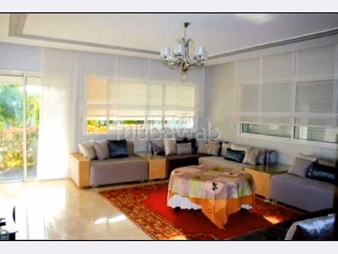 منزل فخم للبيع ببوسكورة. 5 غرف ممتازة. الراحة مع مكيف الهواء و مدفأة. 