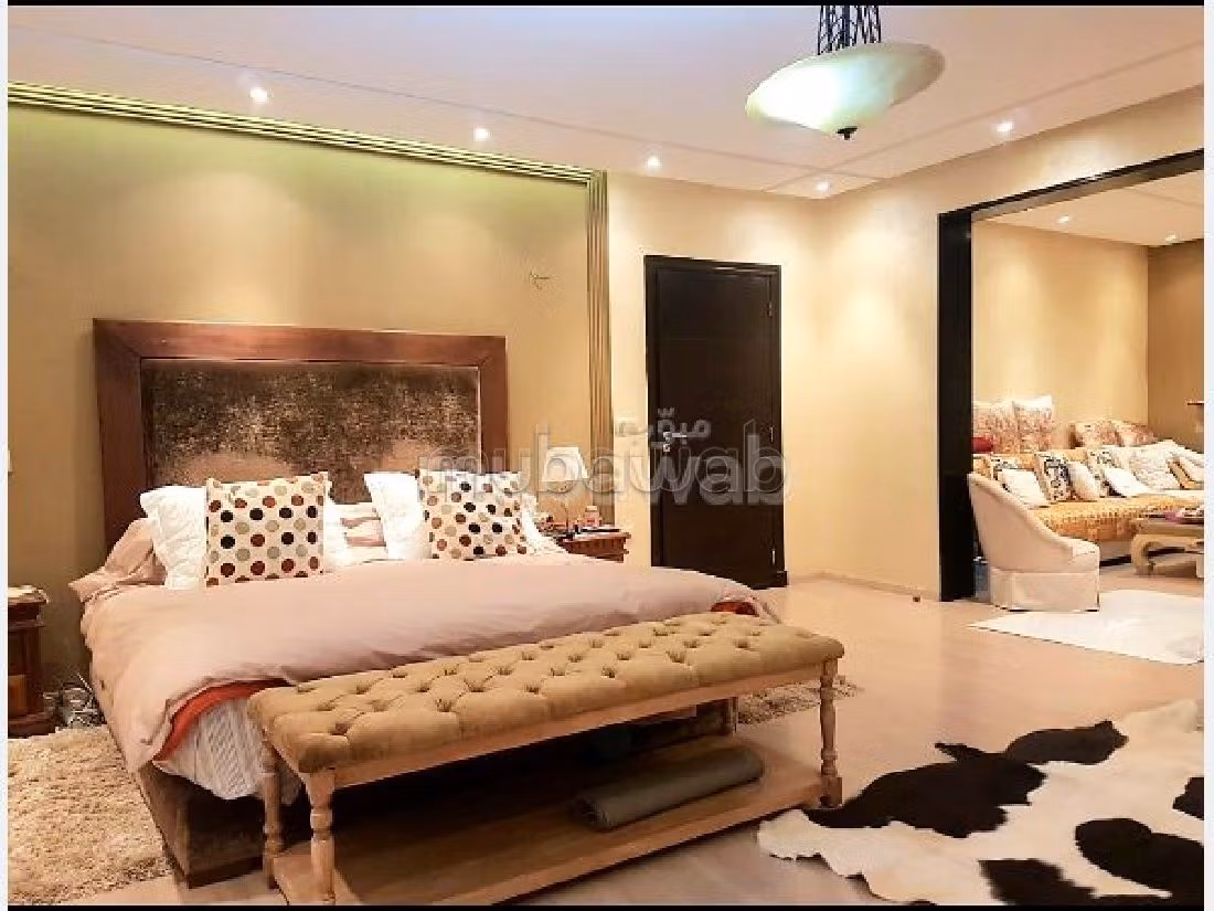 منزل فخم للبيع ببوسكورة. 5 غرف ممتازة. الراحة مع مكيف الهواء و مدفأة. 