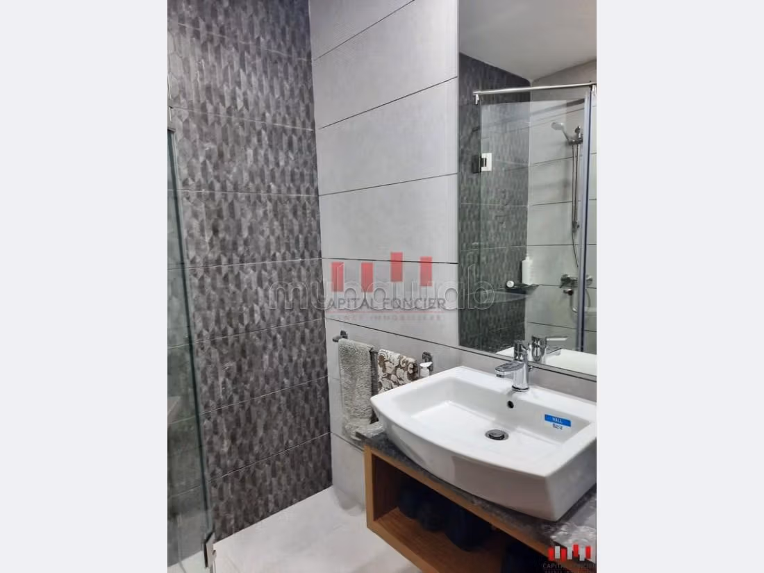 Magnífico piso en alquiler en Centre Ville. 1 bonita habitación. Garaje. 