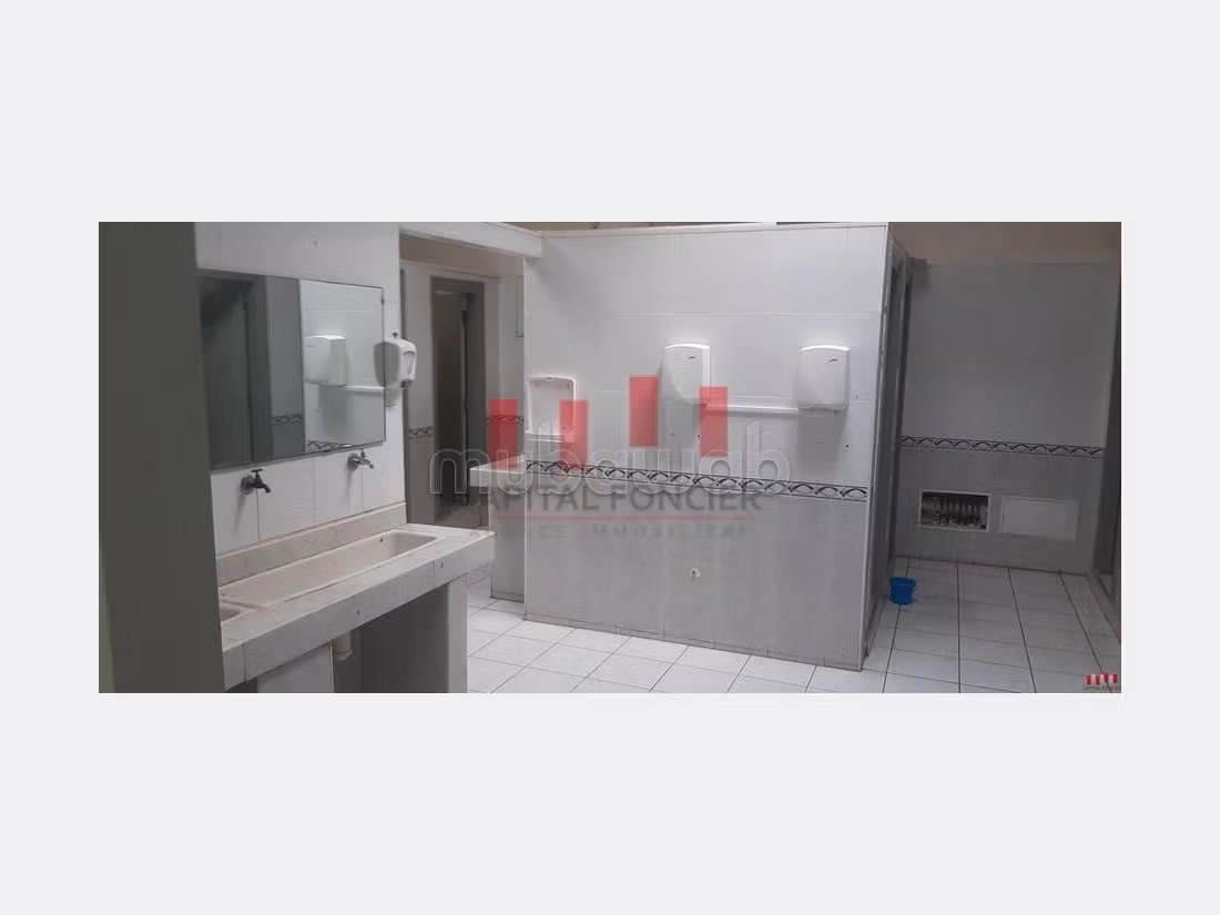 Oficinas y locales comerciales en alquiler en Port. Area 5200 m². 