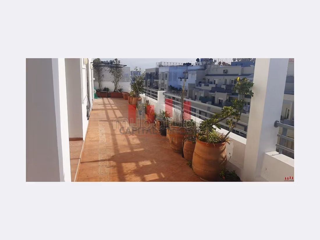 Oficinas en venta en Anfa. Área total 230 m². Trastero. 