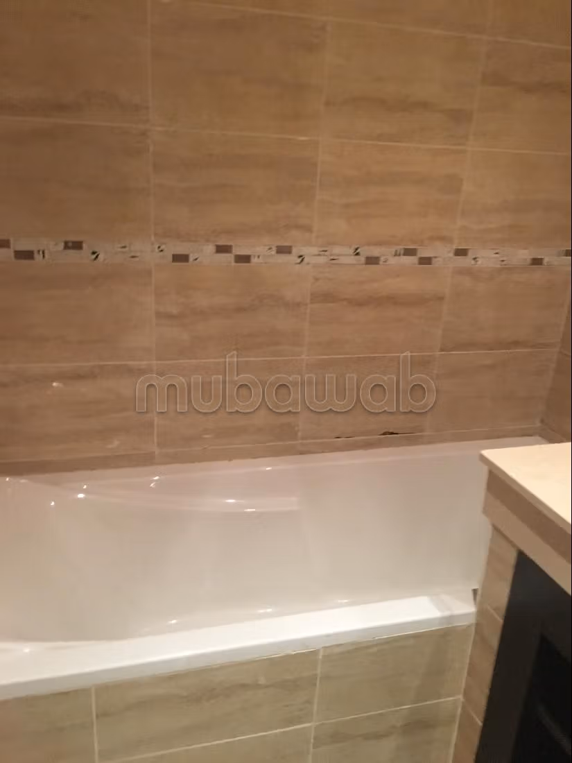 Vendita di un bell'appartamento. 1 locale. Terrazzo e ascensore. 