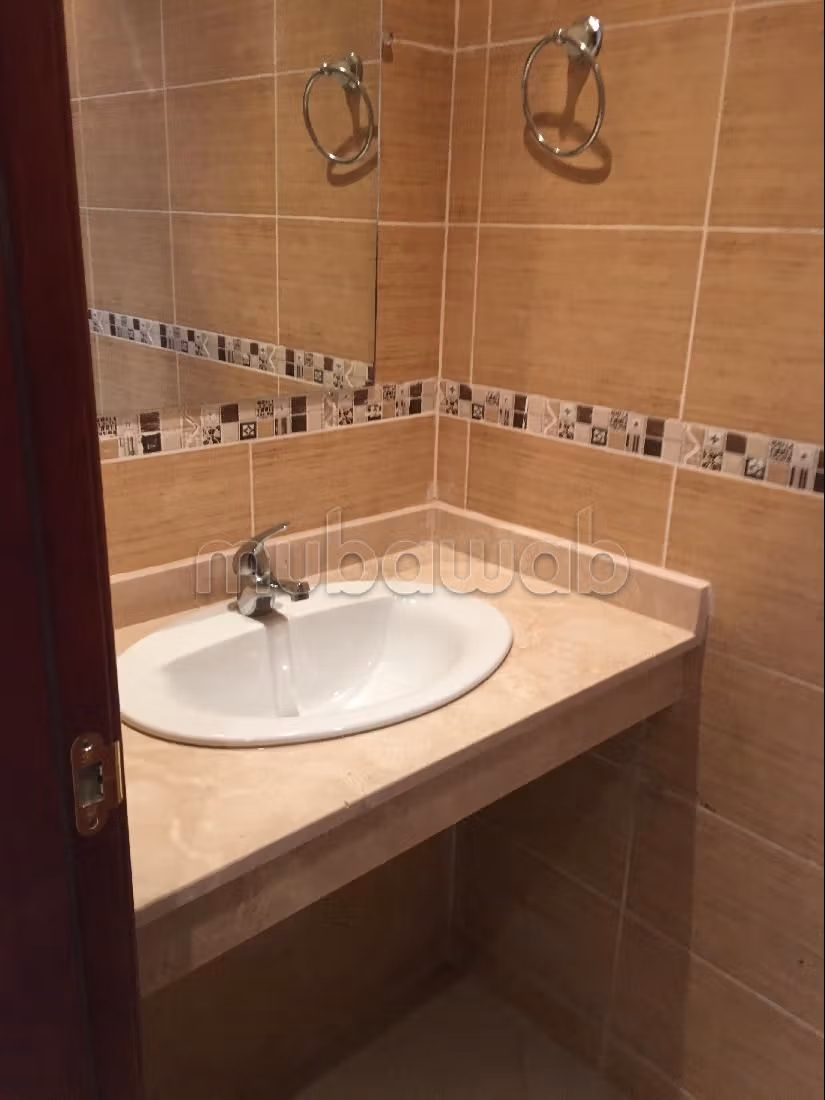 Vendita di un bell'appartamento. 1 locale. Terrazzo e ascensore. 