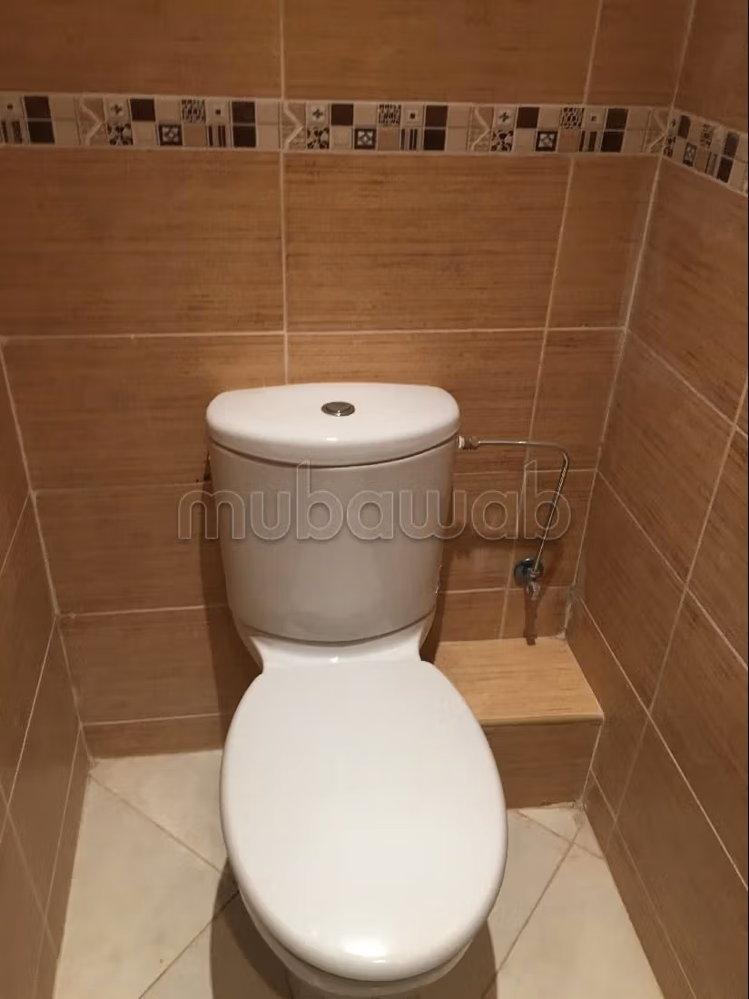 Vendita di un bell'appartamento. 1 locale. Terrazzo e ascensore. 