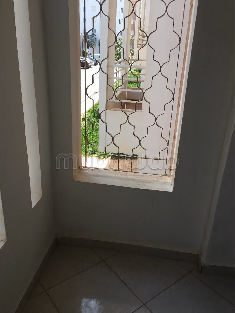 Vendita di un bell'appartamento. 1 locale. Terrazzo e ascensore. 