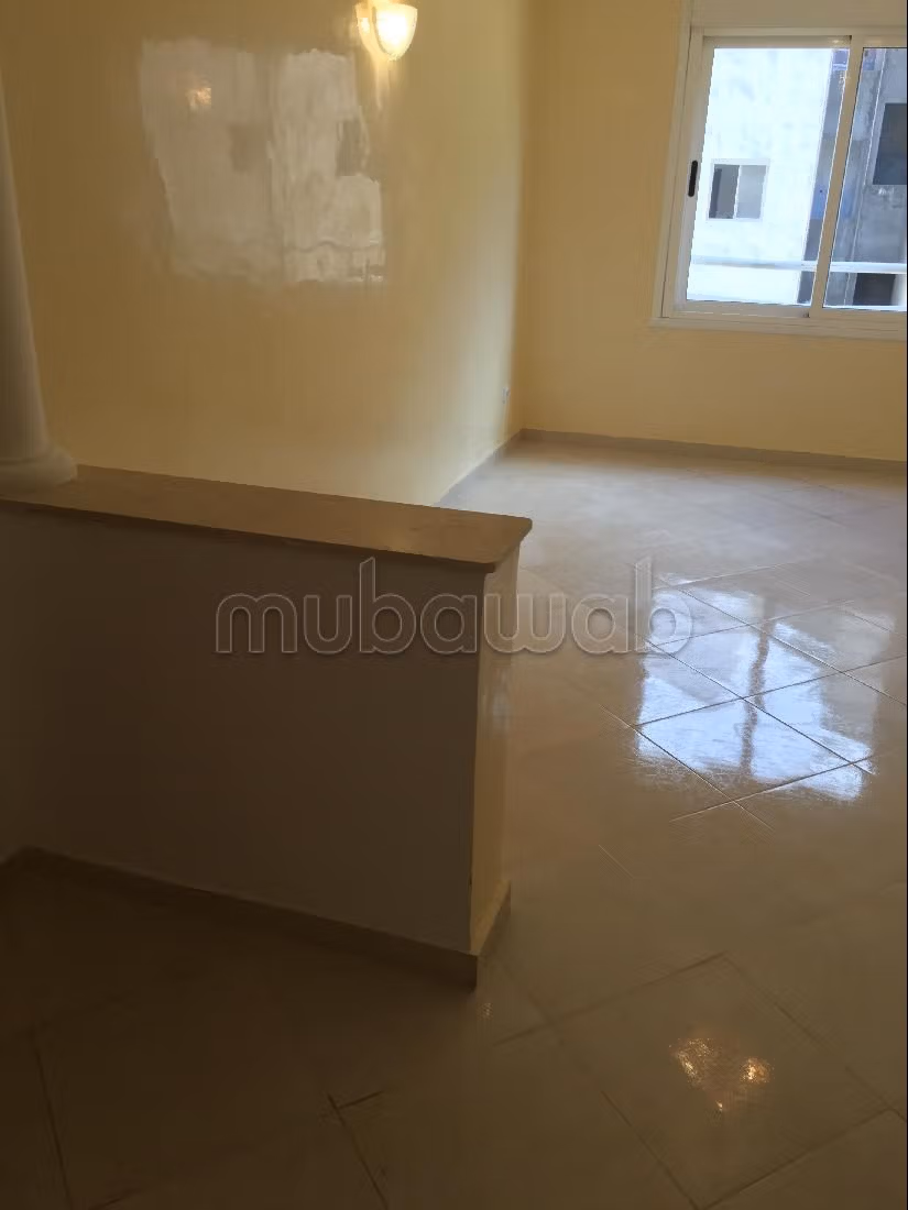 Vendita di un bell'appartamento. 1 locale. Terrazzo e ascensore. 