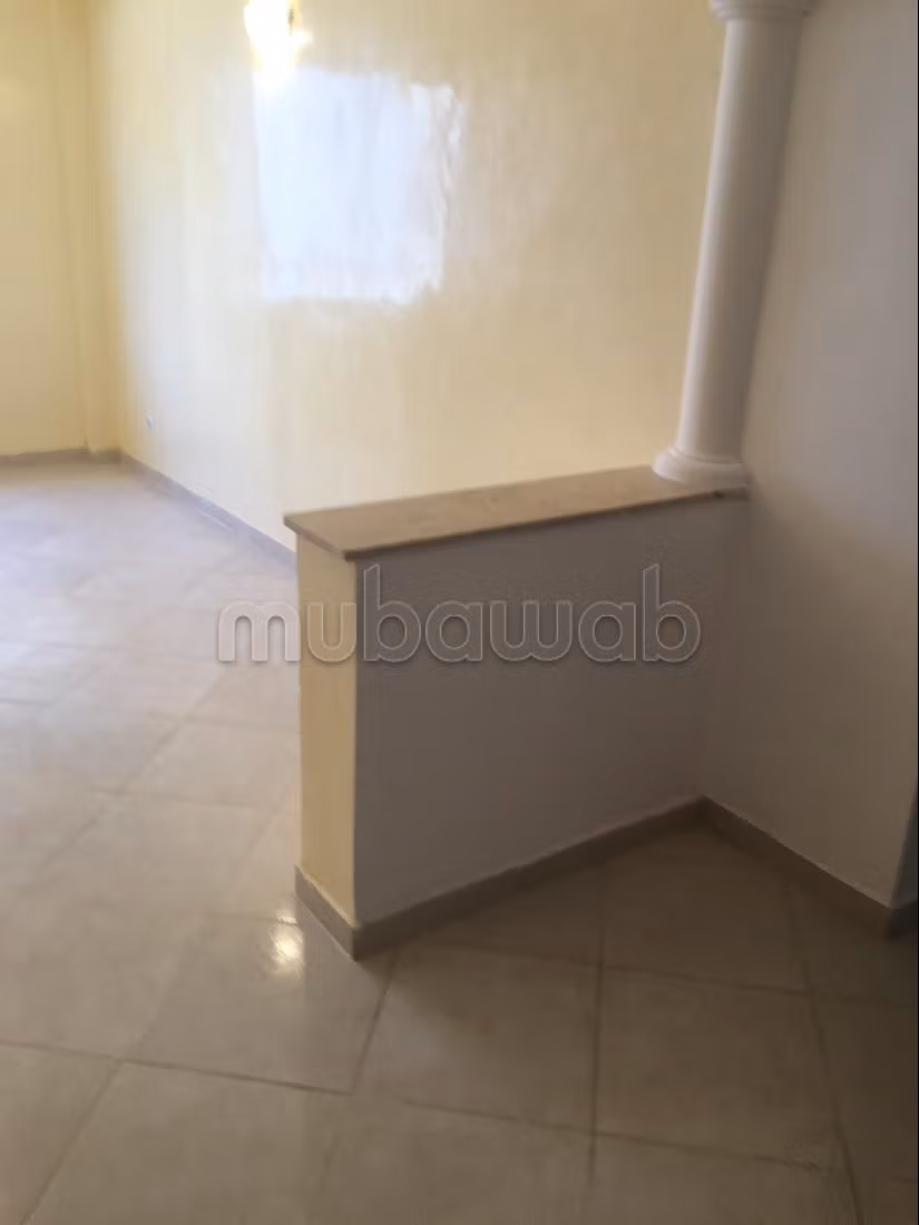 Vendita di un bell'appartamento. 1 locale. Terrazzo e ascensore. 