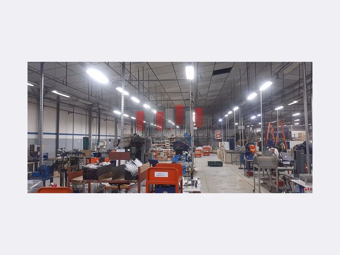 Unité industrielle de 2200 m2 de surface utile quartier mly rchid ain sebaa a la location