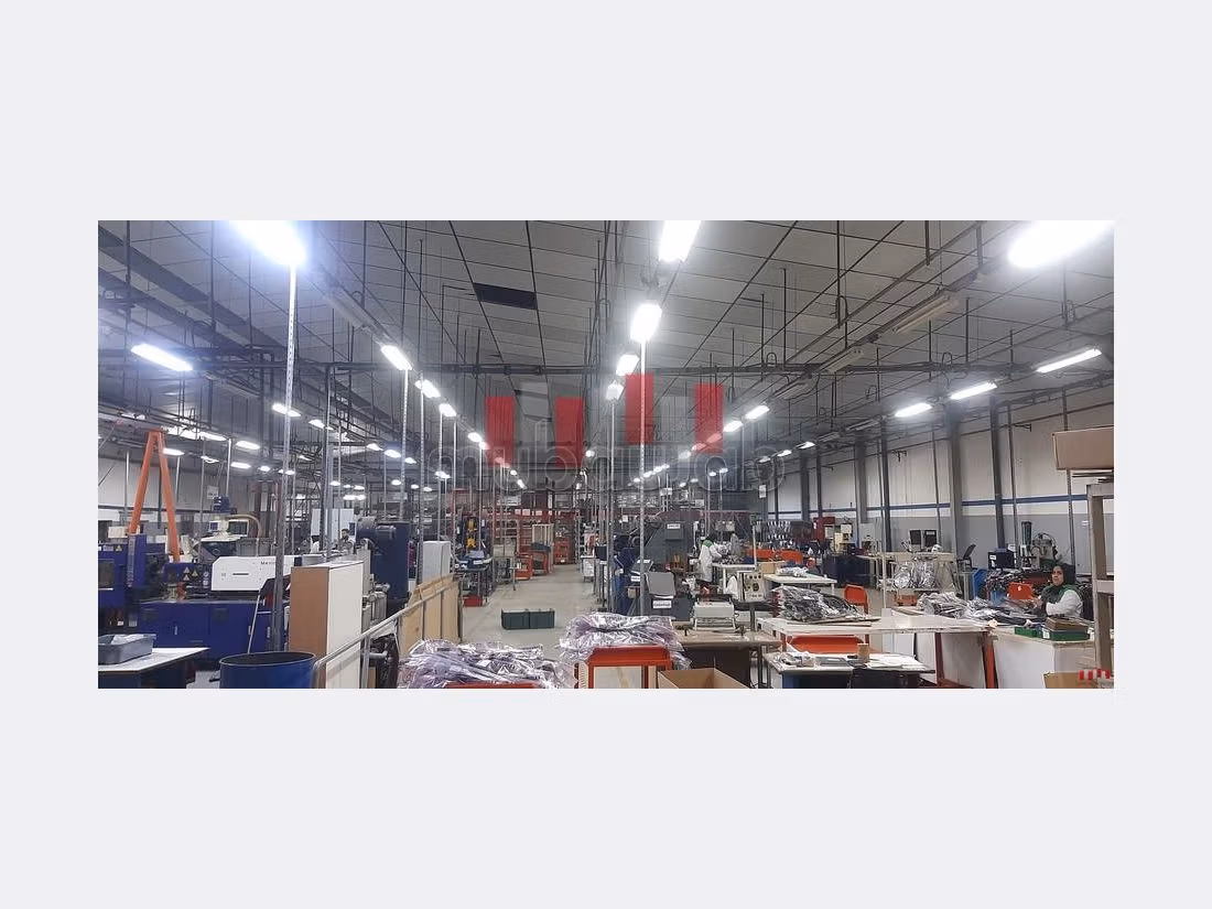 Unité industrielle de 2200 m2 de surface utile quartier mly rchid ain sebaa a la location