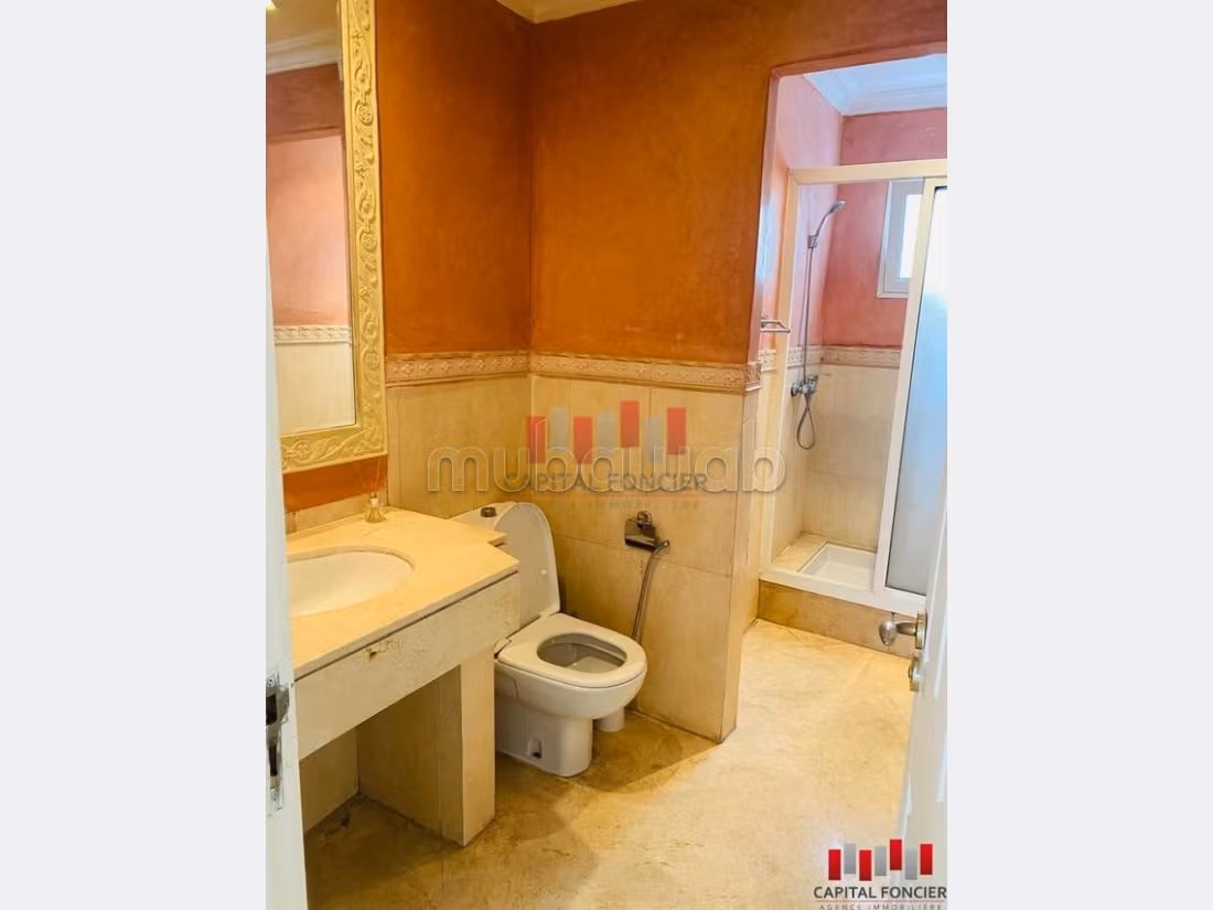 Rent this apartment in Triangle d'Or. 2 rooms. 