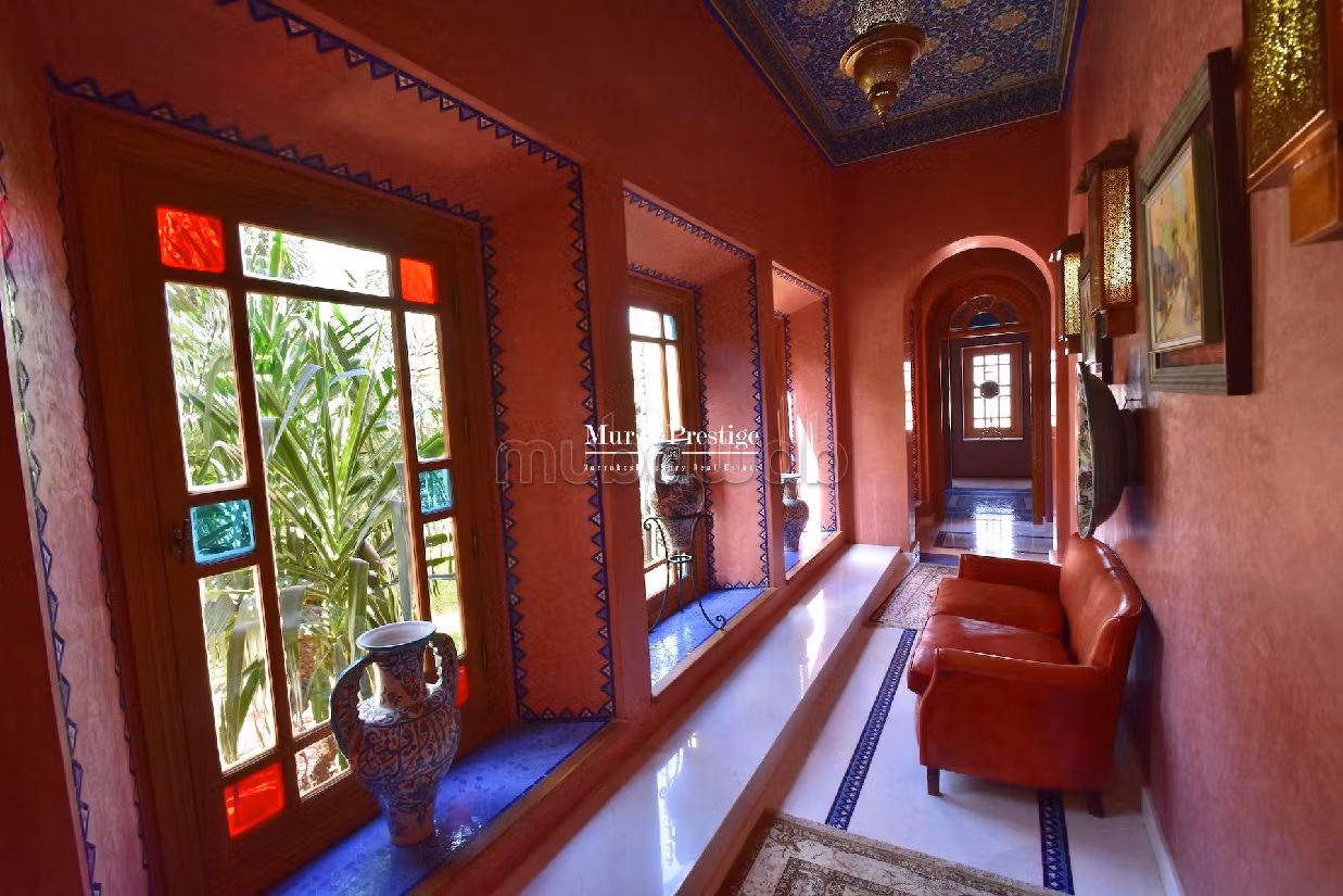 فيلا جميلة للبيع بالنخيل. 8 قطع كبيرة. مساحة خضراء