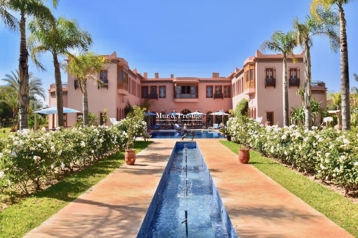 فيلا جميلة للبيع بالنخيل. 8 قطع كبيرة. مساحة خضراء