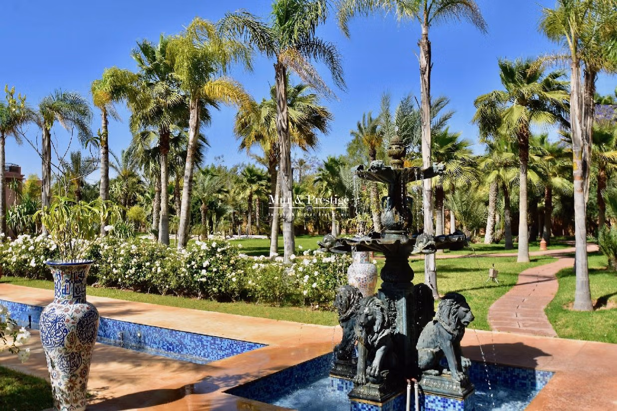 فيلا جميلة للبيع بالنخيل. 8 قطع كبيرة. مساحة خضراء