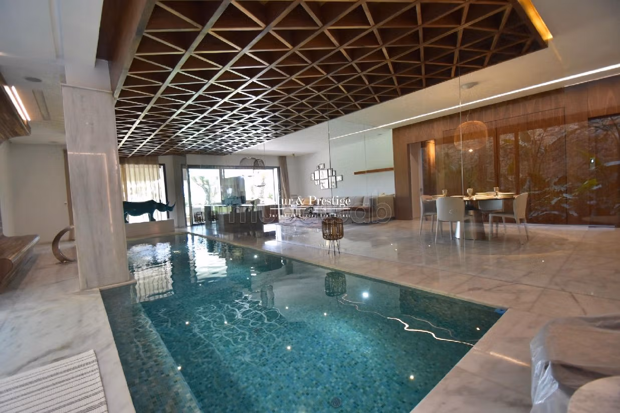 Esplendida villa en venta en Amelkis. 5 habitaciones grandes. Jardineras, Gran terraza