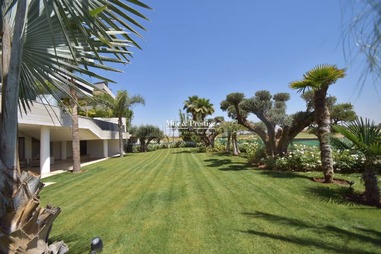 Esplendida villa en venta en Amelkis. 5 habitaciones grandes. Jardineras, Gran terraza