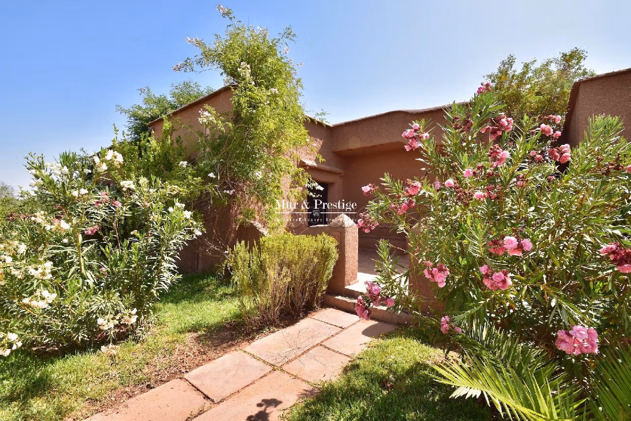 Maestosa residenza di lusso in vendita a Route de l'Ourika. 6 locali spaziosi. Piscina e camino