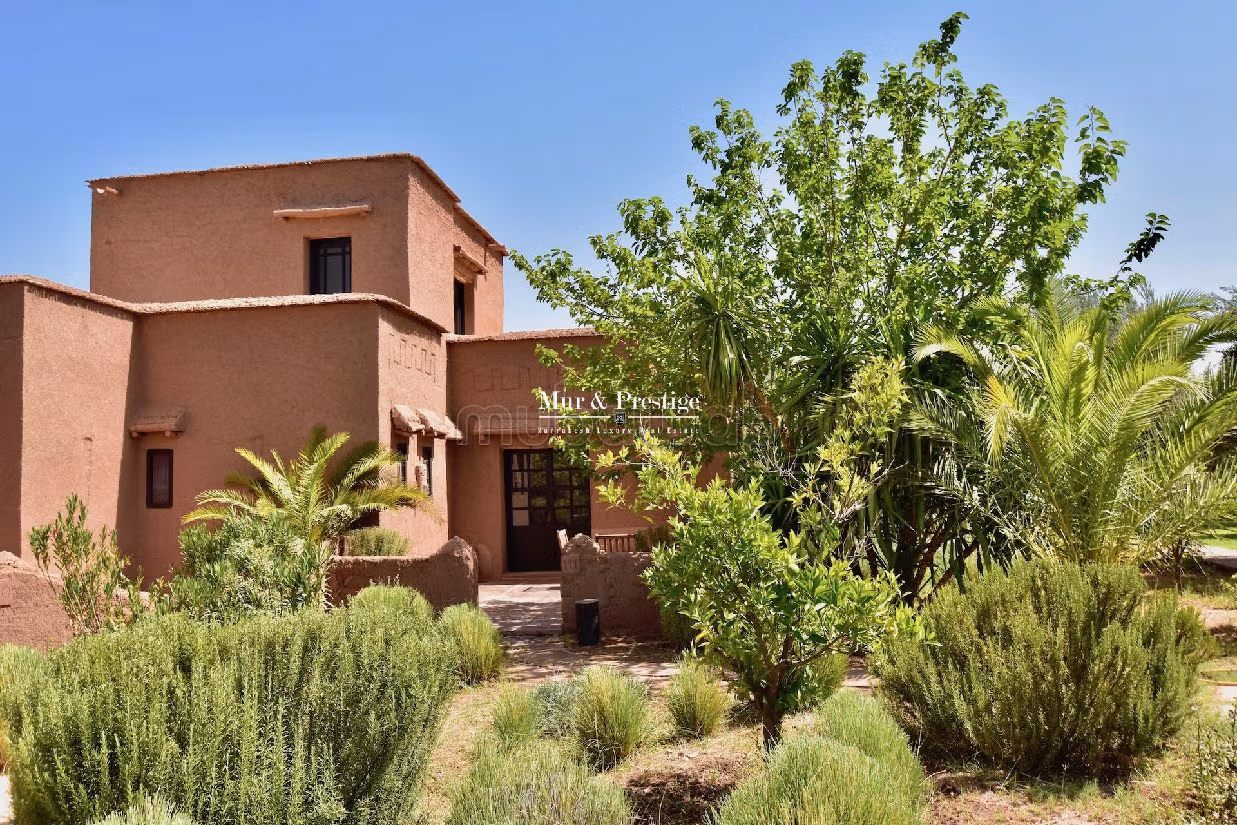 Maestosa residenza di lusso in vendita a Route de l'Ourika. 6 locali spaziosi. Piscina e camino