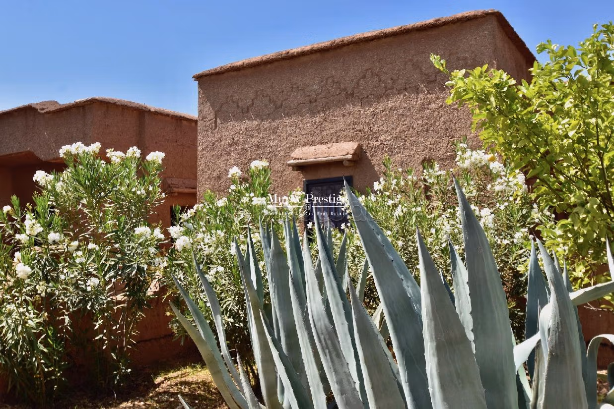 Maestosa residenza di lusso in vendita a Route de l'Ourika. 6 locali spaziosi. Piscina e camino
